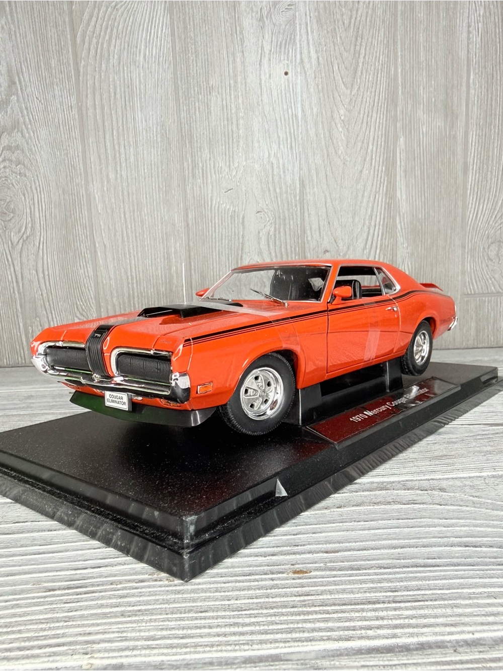 Welly 1970 Mercury Cougar Eliminator nex model car Auto World 1/18 scale